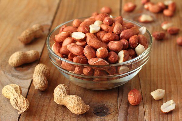 Erdnüsse Erdnusskerne Natur mit Haut ohne Zusätze
